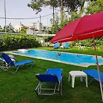 Maira 2, Amazing Family Apartment, 4 Bedroom 2 Ba, Swimming Pool, 150m To 아파트 Peraía